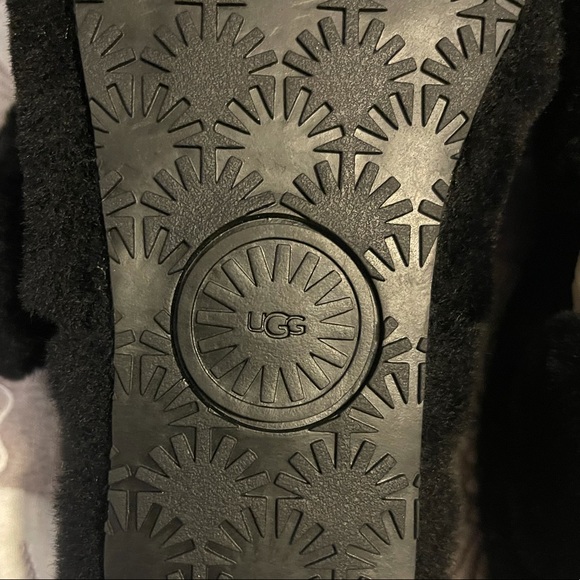 UGG Slides - Picture 2 of 4
